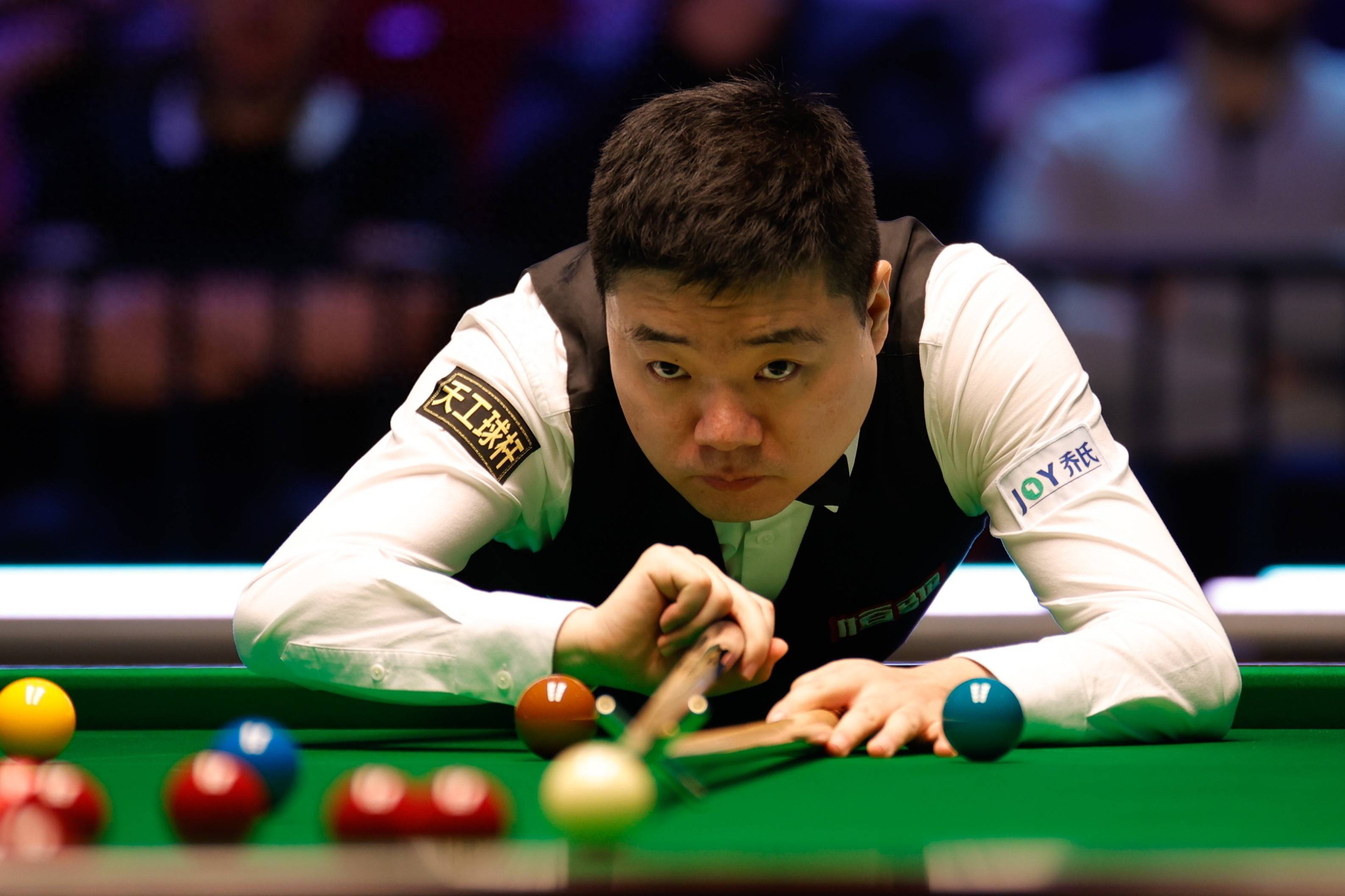 是在喧嚣中 是在喧嚣中